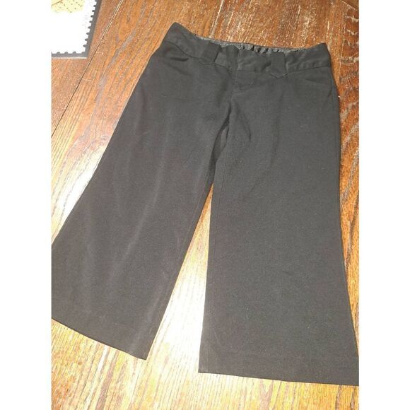 Size 1/2 Maurices Black Flat Front Capri Casual Pants Belt Loops Low Rise - Picture 1 of 4